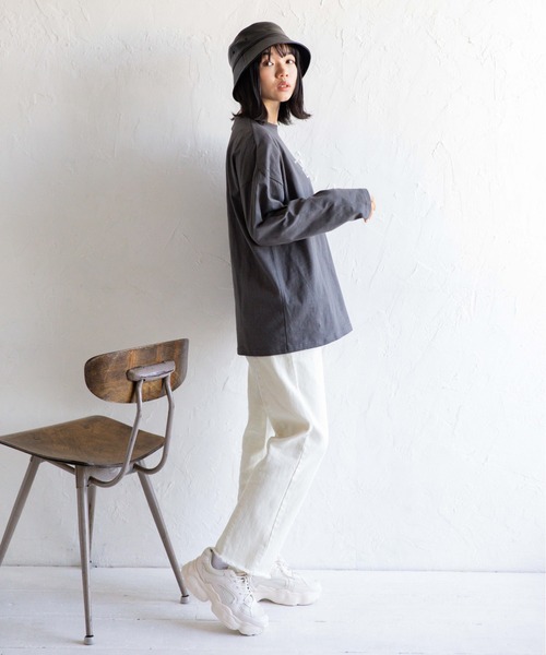 Mysa&Liina（ミーサリーナ）の「メッセージロゴプリント長袖Tシャツ（Tシャツ/カットソー・レディース・ベージュ/オフホワイト/ブラック・M）」の15枚目の写真