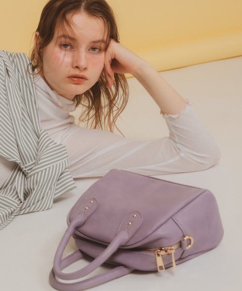 natural couture(ナチュラルクチュール)の「太ショルダーボストンバッグ(ボストンバッグ・レディース・アイボリー/ブラック/ラベンダー・FREE)」の1枚目の写真