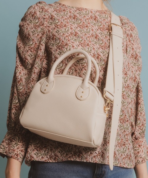 natural couture(ナチュラルクチュール)の「太ショルダーボストンバッグ(ボストンバッグ・レディース・アイボリー/ブラック/ラベンダー・FREE)」の2枚目の写真