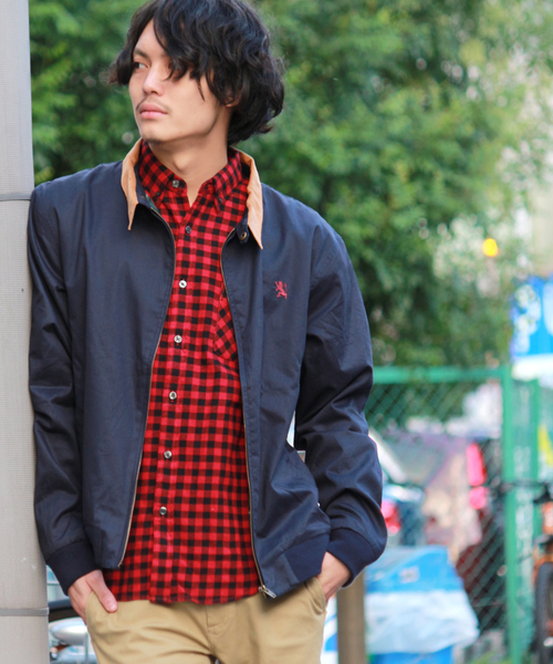 GIORDANO（ジョルダーノ）の「[GIORDANO]ライオン刺繍スイングトップブルゾン（ブルゾン・メンズ・ベージュ/ネイビー・LARGE/MEDIUM）」の2枚目の写真