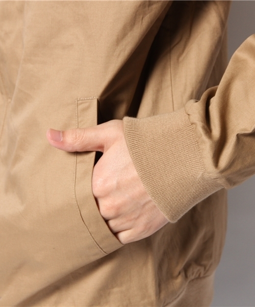GIORDANO（ジョルダーノ）の「[GIORDANO]ライオン刺繍スイングトップブルゾン（ブルゾン・メンズ・ベージュ/ネイビー・LARGE/MEDIUM）」の7枚目の写真
