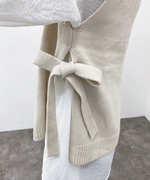 apres jour mignon（アプレジュールミニョン）の「サイドリボンニットベスト【ZOZOTOWN限定アイテム】（ベスト・レディース・カーキ/ブラック/アイボリー・フリー/X-LARGE）」の17枚目の写真