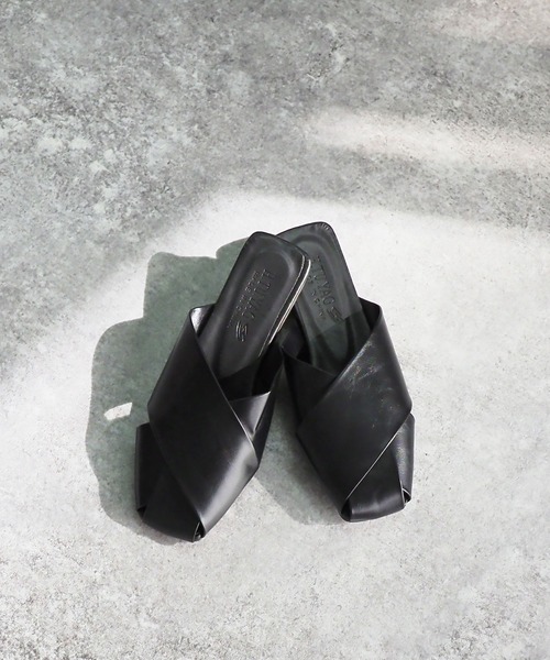 Riberry（リベリー）の「クロスメッシュスリッパサンダル（サンダル・レディース・ホワイト/ブラック/ベージュ・LARGE/MEDIUM）」の4枚目の写真