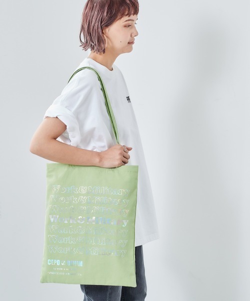 cepo（セポ）の「ホログラムプリントトート（トートバッグ・レディース・オレンジ/ブラック/グリーン/グレー・FREE）」の3枚目の写真