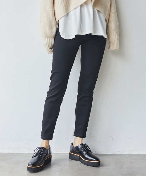 mysty woman(ミスティウーマン)の「ユーティリティスキニーデニム 942735(デニムパンツ・レディース・ブラック/ネイビー/グレー・MEDIUM/SMALL/LARGE)」の2枚目の写真