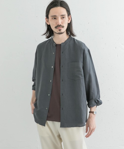 URBAN RESEARCH（アーバンリサーチ）の「ドレープリネンバンドカラーシャツ（シャツ/ブラウス・メンズ・ブラウン/ライトベージュ/ブラック系その他・LARGE/MEDIUM）」の2枚目の写真