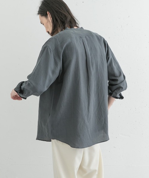 URBAN RESEARCH（アーバンリサーチ）の「ドレープリネンバンドカラーシャツ（シャツ/ブラウス・メンズ・ブラウン/ライトベージュ/ブラック系その他・LARGE/MEDIUM）」の9枚目の写真