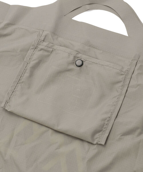 CMF OUTDOOR GARMENT（シーエムエフアウトドアガーメント）の「COMFY OUTDOOR GARMENT/コンフィアウトドアガーメント　COMFY SHOP BAG(MEDIUM)（トートバッグ・メンズ・ブラック/ネイビー/グレー・FREE）」の9枚目の写真