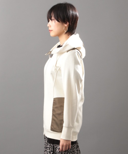 AVIREX(アヴィレックス)の「ステンシルコンビジップパーカー/ STENCIL COMBI ZIP PARKA(パーカー・レディース・ブラック/アイボリー・SMALL/MEDIUM)」の6枚目の写真