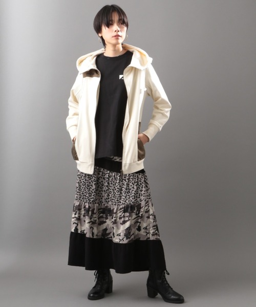 AVIREX(アヴィレックス)の「ステンシルコンビジップパーカー/ STENCIL COMBI ZIP PARKA(パーカー・レディース・ブラック/アイボリー・SMALL/MEDIUM)」の5枚目の写真