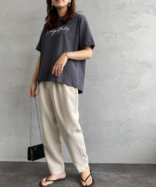 JEANS FACTORY （ジーンズファクトリー）の「[MAISON DE L'ALLURE/メゾンドゥラリュール] 発砲箔ロゴプリントTシャツ（Tシャツ/カットソー・レディース・オフホワイト/サックスブルー/モカ/チャコール・F）」の5枚目の写真