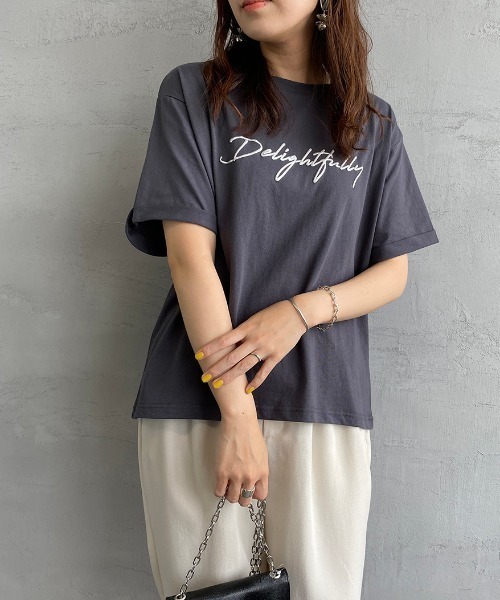 JEANS FACTORY （ジーンズファクトリー）の「[MAISON DE L'ALLURE/メゾンドゥラリュール] 発砲箔ロゴプリントTシャツ（Tシャツ/カットソー・レディース・オフホワイト/サックスブルー/モカ/チャコール・F）」の16枚目の写真