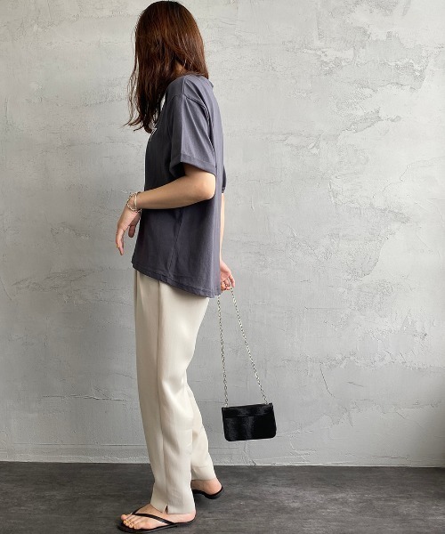 JEANS FACTORY （ジーンズファクトリー）の「[MAISON DE L'ALLURE/メゾンドゥラリュール] 発砲箔ロゴプリントTシャツ（Tシャツ/カットソー・レディース・オフホワイト/サックスブルー/モカ/チャコール・F）」の18枚目の写真
