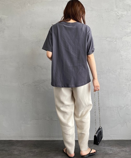 JEANS FACTORY （ジーンズファクトリー）の「[MAISON DE L'ALLURE/メゾンドゥラリュール] 発砲箔ロゴプリントTシャツ（Tシャツ/カットソー・レディース・オフホワイト/サックスブルー/モカ/チャコール・F）」の20枚目の写真