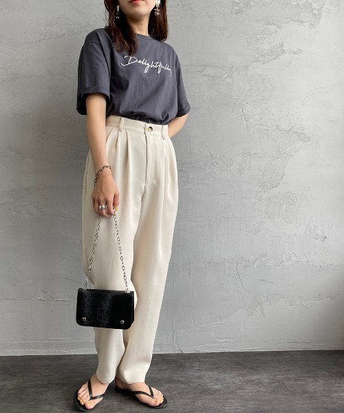 JEANS FACTORY （ジーンズファクトリー）の「[MAISON DE L'ALLURE/メゾンドゥラリュール] 発砲箔ロゴプリントTシャツ（Tシャツ/カットソー・レディース・オフホワイト/サックスブルー/モカ/チャコール・F）」の21枚目の写真