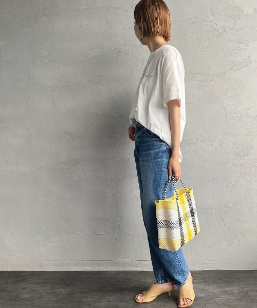 JEANS FACTORY （ジーンズファクトリー）の「[MAISON DE L'ALLURE/メゾンドゥラリュール] 発砲箔ロゴプリントTシャツ（Tシャツ/カットソー・レディース・オフホワイト/サックスブルー/モカ/チャコール・F）」の9枚目の写真