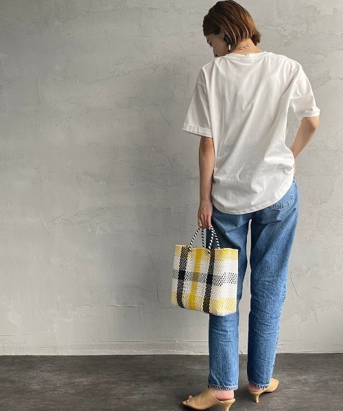 JEANS FACTORY （ジーンズファクトリー）の「[MAISON DE L'ALLURE/メゾンドゥラリュール] 発砲箔ロゴプリントTシャツ（Tシャツ/カットソー・レディース・オフホワイト/サックスブルー/モカ/チャコール・F）」の10枚目の写真
