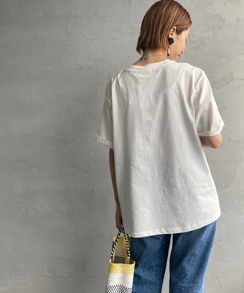 JEANS FACTORY （ジーンズファクトリー）の「[MAISON DE L'ALLURE/メゾンドゥラリュール] 発砲箔ロゴプリントTシャツ（Tシャツ/カットソー・レディース・オフホワイト/サックスブルー/モカ/チャコール・F）」の12枚目の写真