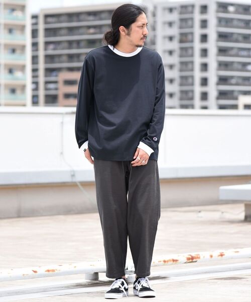 SHIPS（シップス）の「【WEB限定/SHIPS別注】GRAMICCI: ワイド テーパード バックサテン パンツ（その他パンツ・メンズ・ブラック/ベージュ/オリーブ・SMALL/MEDIUM/LARGE）」の4枚目の写真