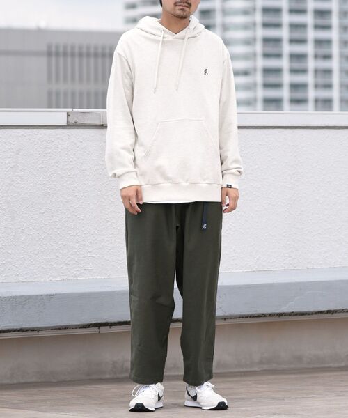 SHIPS（シップス）の「【WEB限定/SHIPS別注】GRAMICCI: ワイド テーパード バックサテン パンツ（その他パンツ・メンズ・ブラック/ベージュ/オリーブ・SMALL/MEDIUM/LARGE）」の6枚目の写真