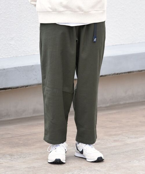 SHIPS（シップス）の「【WEB限定/SHIPS別注】GRAMICCI: ワイド テーパード バックサテン パンツ（その他パンツ・メンズ・ブラック/ベージュ/オリーブ・SMALL/MEDIUM/LARGE）」の15枚目の写真