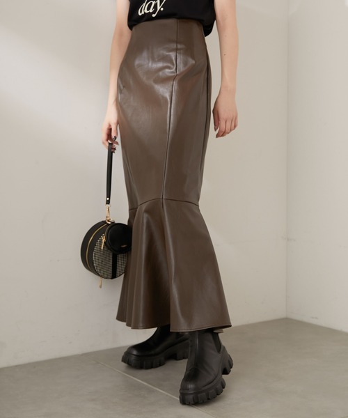 Chico(チコ)の「レザーマーメイドスカート(スカート・レディース・ブラック/ブラウン/ライトベージュ・FREE)」の3枚目の写真