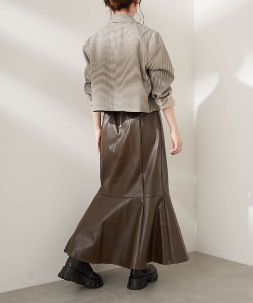 Chico(チコ)の「レザーマーメイドスカート(スカート・レディース・ブラック/ブラウン/ライトベージュ・FREE)」の11枚目の写真