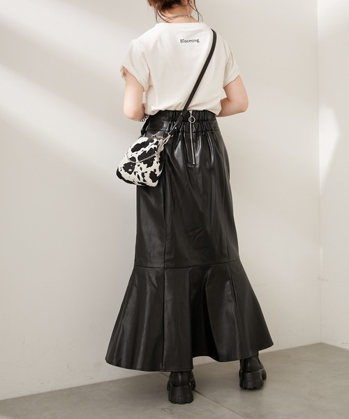 Chico(チコ)の「レザーマーメイドスカート(スカート・レディース・ブラック/ブラウン/ライトベージュ・FREE)」の17枚目の写真