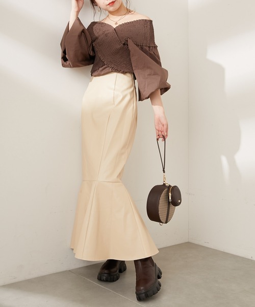 Chico(チコ)の「レザーマーメイドスカート(スカート・レディース・ブラック/ブラウン/ライトベージュ・FREE)」の21枚目の写真