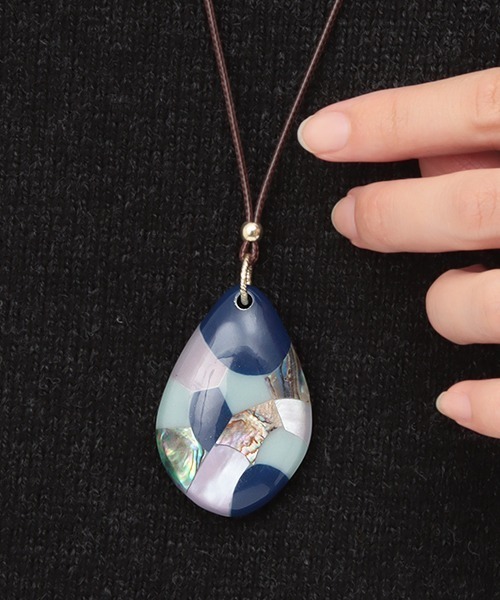 チチカカ（チチカカ）の「パウアシェルパネルネックレス（ネックレス・レディース・ネイビー/ボルドー/マスタード・FREE）」の2枚目の写真