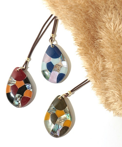 チチカカ（チチカカ）の「パウアシェルパネルネックレス（ネックレス・レディース・ネイビー/ボルドー/マスタード・FREE）」の8枚目の写真