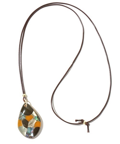 チチカカ（チチカカ）の「パウアシェルパネルネックレス（ネックレス・レディース・ネイビー/ボルドー/マスタード・FREE）」の10枚目の写真