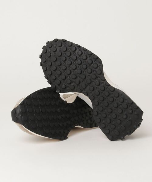 NEW BALANCE（ニューバランス）の「MS327（スニーカー・メンズ・グレー・27.5cm/29.0cm/22.5cm/24.0cm/25.5cm/27.0cm/28.5cm/24.5cm/26.0cm/23.5cm/25.0cm/26.5cm/28.0cm/23.0cm）」の3枚目の写真