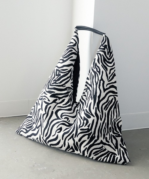 Loco Ocean（ロコオーシャン）の「アニマル柄 /レオパード ゼブラ カウ柄 トライアングルトートバッグ（トートバッグ・レディース・A/B/C/D・ONE SIZE）」の4枚目の写真
