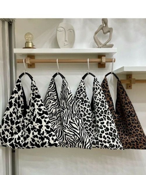 Loco Ocean（ロコオーシャン）の「アニマル柄 /レオパード ゼブラ カウ柄 トライアングルトートバッグ（トートバッグ・レディース・A/B/C/D・ONE SIZE）」の14枚目の写真