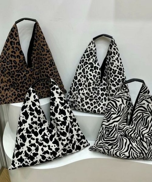 Loco Ocean（ロコオーシャン）の「アニマル柄 /レオパード ゼブラ カウ柄 トライアングルトートバッグ（トートバッグ・レディース・A/B/C/D・ONE SIZE）」の15枚目の写真