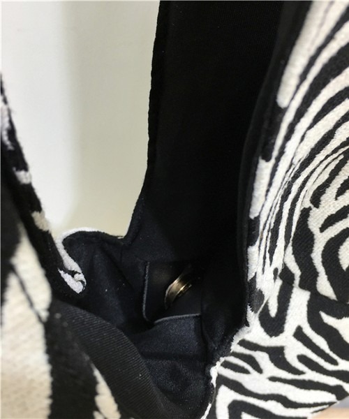 Loco Ocean（ロコオーシャン）の「アニマル柄 /レオパード ゼブラ カウ柄 トライアングルトートバッグ（トートバッグ・レディース・A/B/C/D・ONE SIZE）」の21枚目の写真