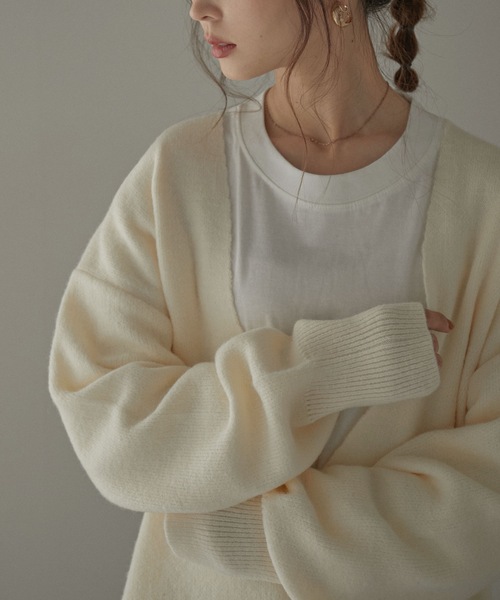 Fashion Letter(ファッションレター)の「深Vネックニットプルオーバー(ニット/セーター・レディース・アイボリー/ブラック/グレイッシュベージュ/ベージュ/ピンク・M)」の3枚目の写真