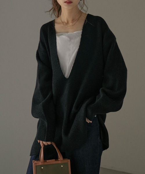 Fashion Letter(ファッションレター)の「深Vネックニットプルオーバー(ニット/セーター・レディース・アイボリー/ブラック/グレイッシュベージュ/ベージュ/ピンク・M)」の2枚目の写真