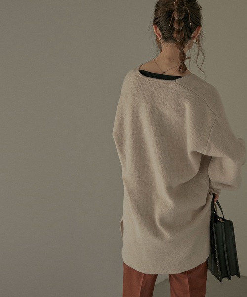 Fashion Letter(ファッションレター)の「深Vネックニットプルオーバー(ニット/セーター・レディース・アイボリー/ブラック/グレイッシュベージュ/ベージュ/ピンク・M)」の14枚目の写真