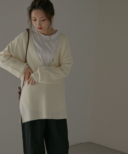 Fashion Letter(ファッションレター)の「深Vネックニットプルオーバー(ニット/セーター・レディース・アイボリー/ブラック/グレイッシュベージュ/ベージュ/ピンク・M)」の12枚目の写真