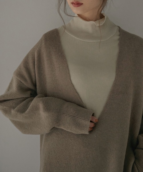 Fashion Letter(ファッションレター)の「深Vネックニットプルオーバー(ニット/セーター・レディース・アイボリー/ブラック/グレイッシュベージュ/ベージュ/ピンク・M)」の16枚目の写真