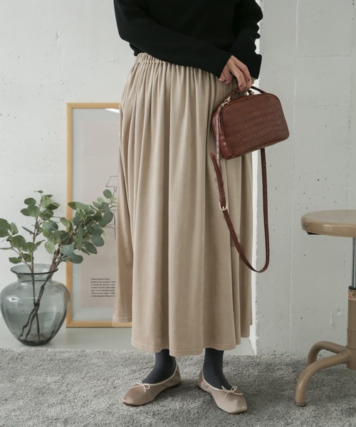 URBAN RESEARCH DOORS(アーバンリサーチドアーズ)の「スウェードギャザースカート(スカート・レディース・モカ/グレー系その他/カーキ・ONE)」の4枚目の写真