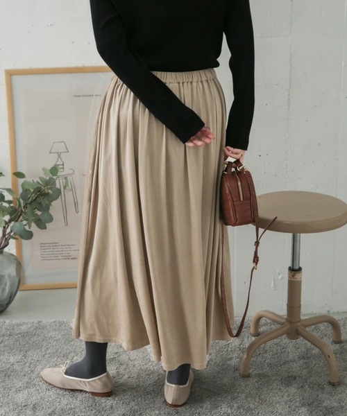 URBAN RESEARCH DOORS(アーバンリサーチドアーズ)の「スウェードギャザースカート(スカート・レディース・モカ/グレー系その他/カーキ・ONE)」の11枚目の写真