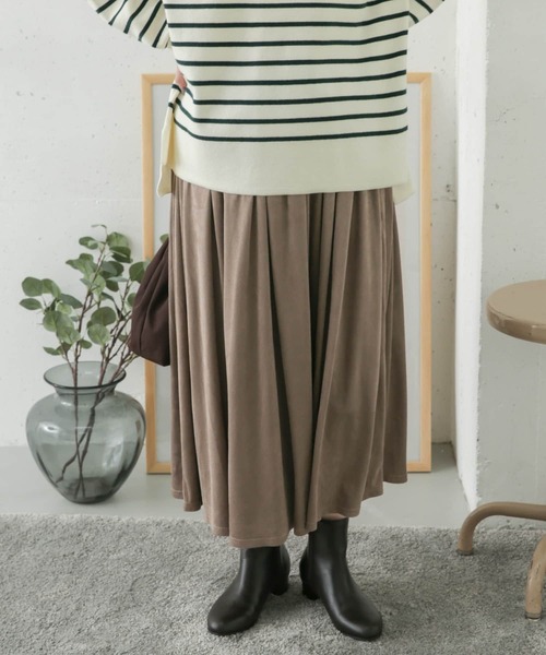 URBAN RESEARCH DOORS(アーバンリサーチドアーズ)の「スウェードギャザースカート(スカート・レディース・モカ/グレー系その他/カーキ・ONE)」の20枚目の写真