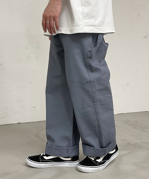 PairPair（ペアペア）の「ツイルワイドペインターパンツ(ユニセックス)（カーゴパンツ・メンズ・レッド/イエロー/アイボリー/グレイッシュブルー・MEDIUM/LARGE）」の2枚目の写真