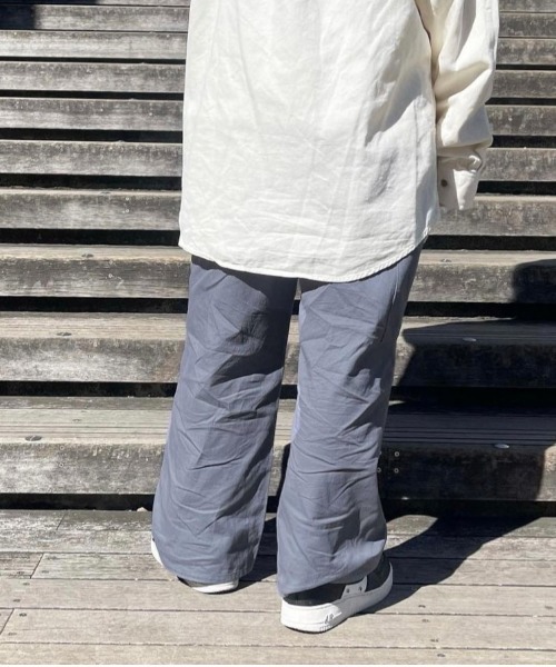 PairPair（ペアペア）の「ツイルワイドペインターパンツ(ユニセックス)（カーゴパンツ・メンズ・レッド/イエロー/アイボリー/グレイッシュブルー・MEDIUM/LARGE）」の15枚目の写真