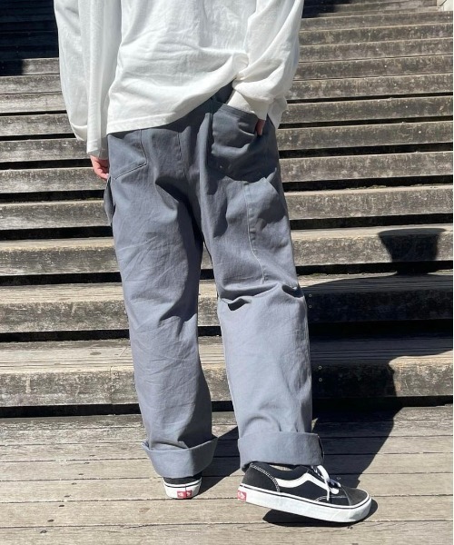 PairPair（ペアペア）の「ツイルワイドペインターパンツ(ユニセックス)（カーゴパンツ・メンズ・レッド/イエロー/アイボリー/グレイッシュブルー・MEDIUM/LARGE）」の16枚目の写真