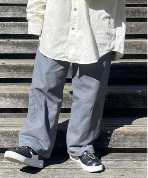 PairPair（ペアペア）の「ツイルワイドペインターパンツ(ユニセックス)（カーゴパンツ・メンズ・レッド/イエロー/アイボリー/グレイッシュブルー・MEDIUM/LARGE）」の21枚目の写真