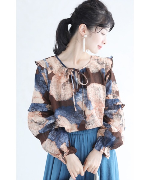 cawaii(カワイイ)の「ふんわりと咲く花を描いたシアーブラウストップス(シャツ/ブラウス・レディース・マルチ・FREE)」の3枚目の写真
